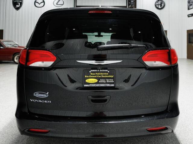 2022 Chrysler Voyager LX