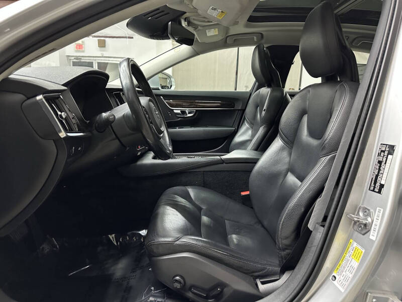2018 Volvo S90 T5 Momentum