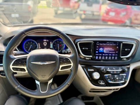 2017 Chrysler Pacifica Touring-L Plus