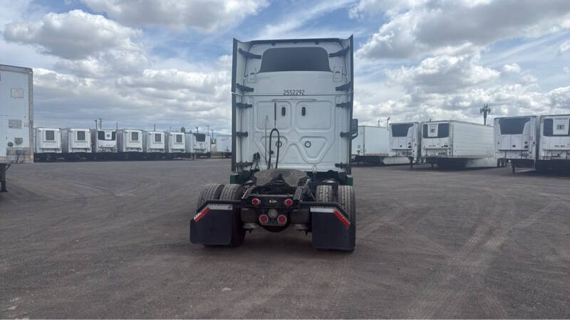 2022 Freightliner Cascadia