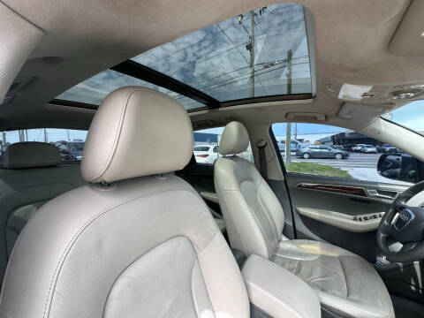 2011 Audi Q5 2.0T quattro Premium Plus