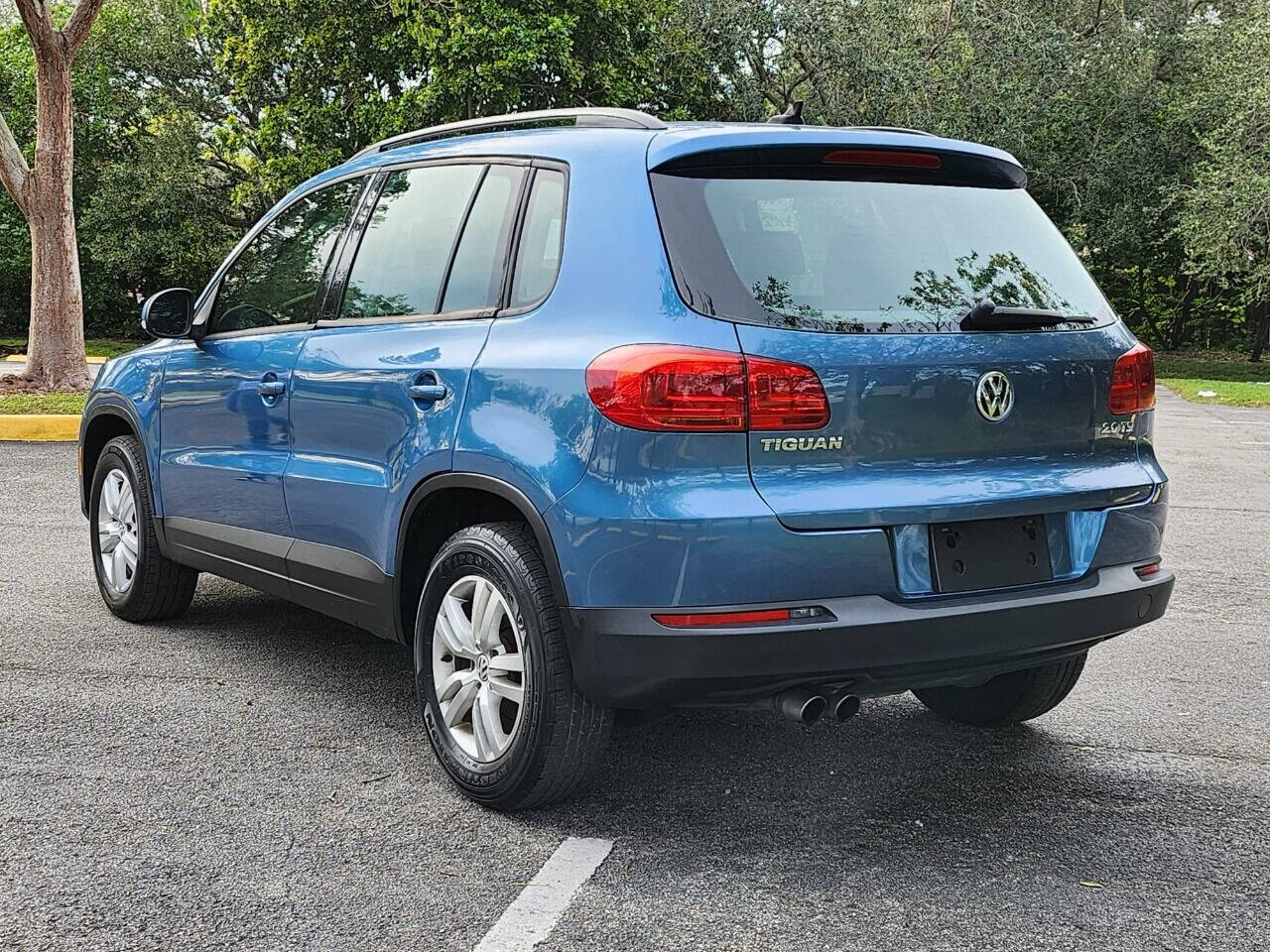 2017 VOLKSWAGEN Tiguan SUV / Crossover - $14,995