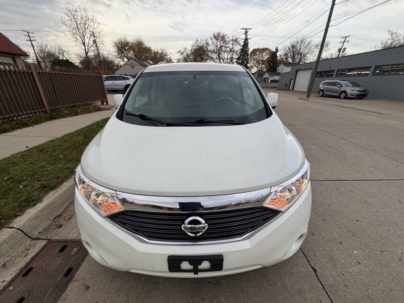 2015 Nissan Quest SV photo 4