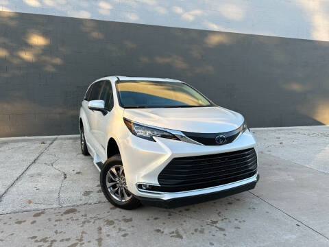 2023 Toyota Sienna XLE 8-Passenger