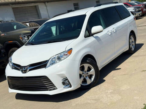 2017 Toyota Sienna LE 8-Passenger