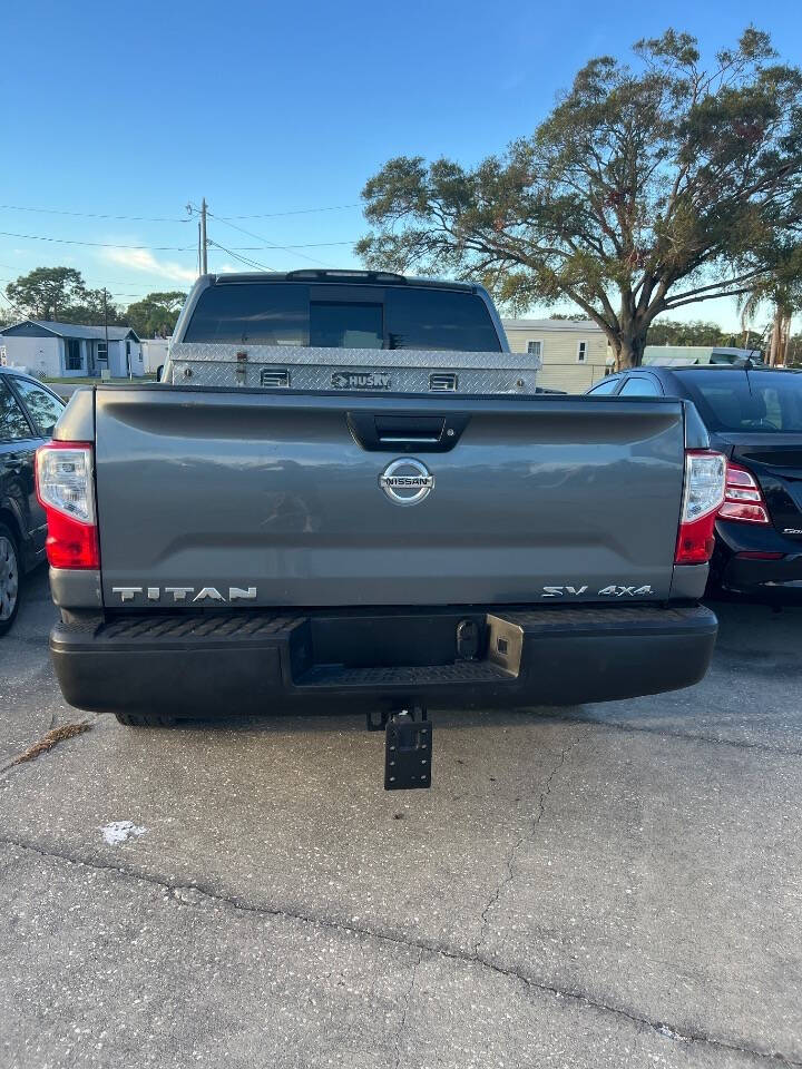 2018 Nissan Titan SV photo 5