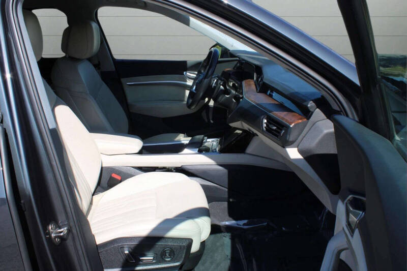 2019 Audi e-tron quattro Prestige