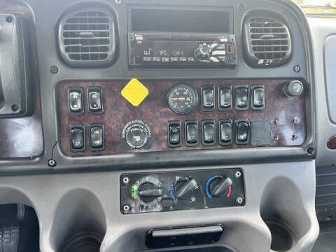 2021 Freightliner M2 106
