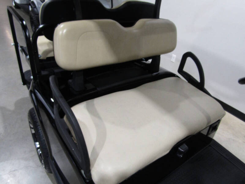 2018 E-Z-GO RXV Gas golf cart