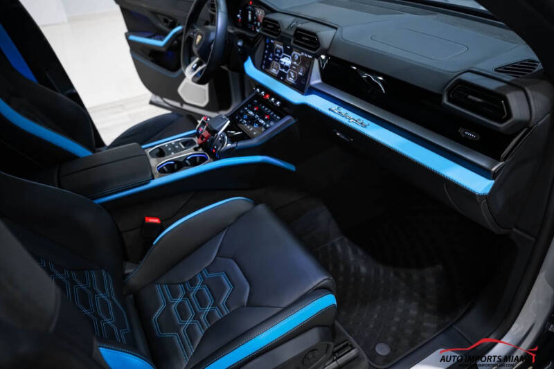 2025 Lamborghini Urus SE