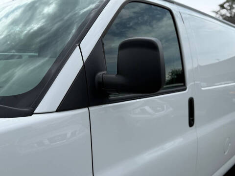 2022 Chevrolet Express 2500