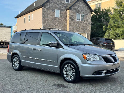 2015 Chrysler Town and Country Touring-L