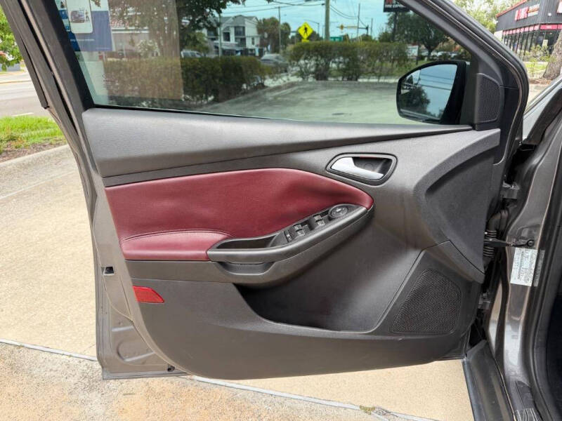 2010 Ford Focus SES