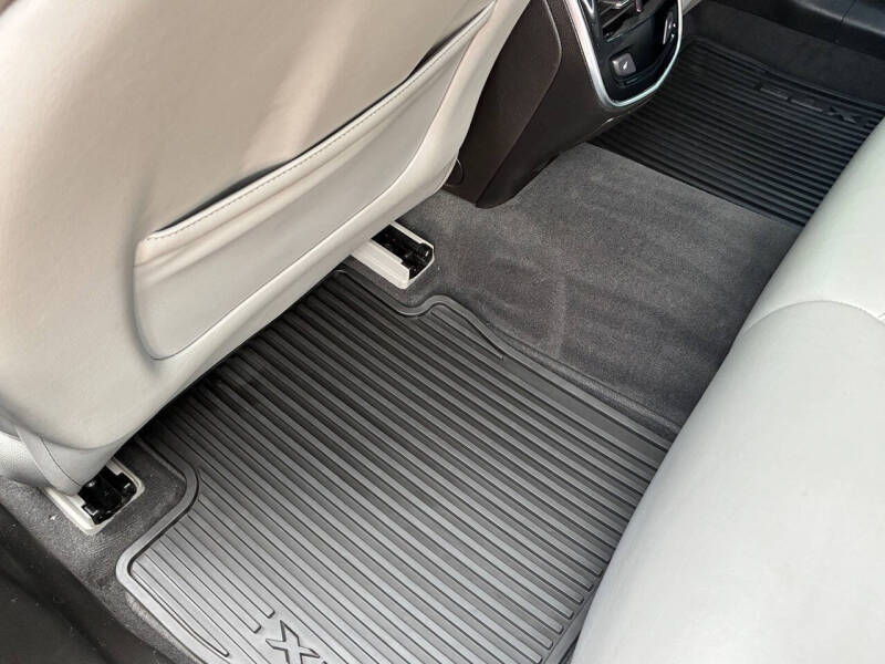 2013 Cadillac XTS Luxury Collection