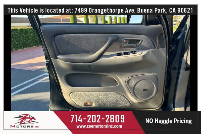 2003 Toyota Sequoia SR5