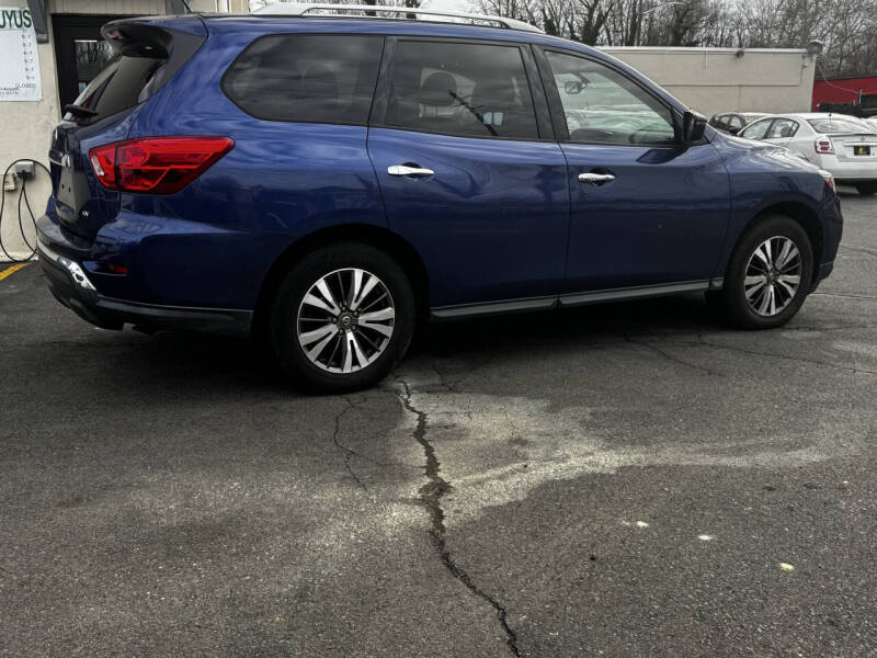 2017 Nissan Pathfinder SL