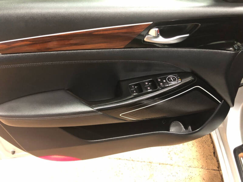 2017 Kia Cadenza Premium