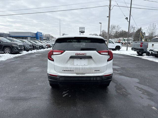 2023 GMC Terrain SLT