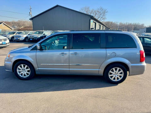 2015 Chrysler Town and Country for sale at Iowa Auto Sales, Inc in Sioux City IA