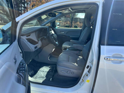 2015 Toyota Sienna XLE 7-Passenger Auto Access Seat