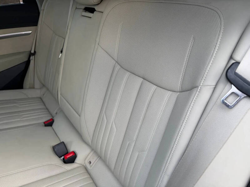 2019 Audi e-tron quattro Prestige