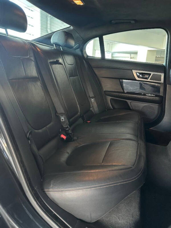 2015 Jaguar XF 3.0 Sport