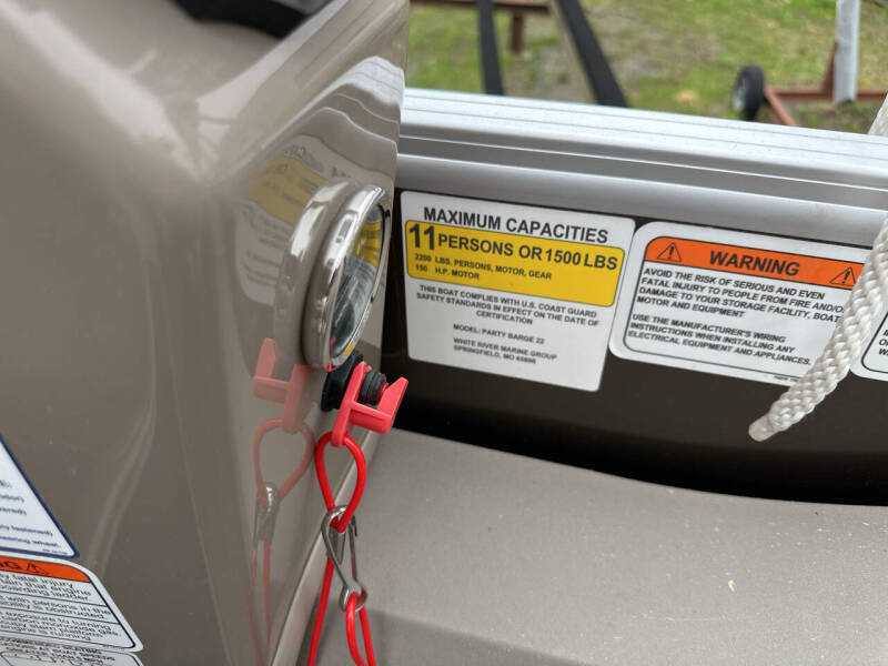 2023 Tracker Sport Fish 22 DLX