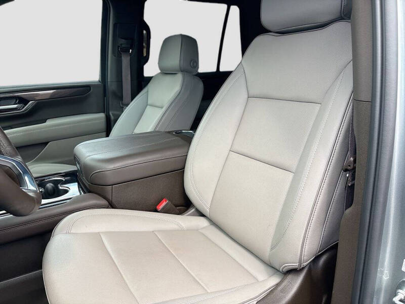 2025 GMC Yukon Elevation