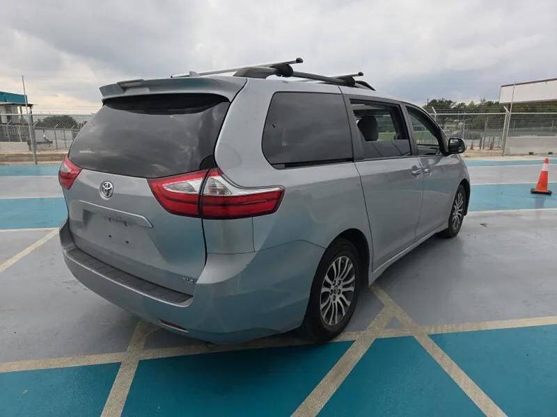 2018 Toyota Sienna XLE 8-Passenger
