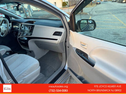 2012 Toyota Sienna LE 7-Passenger