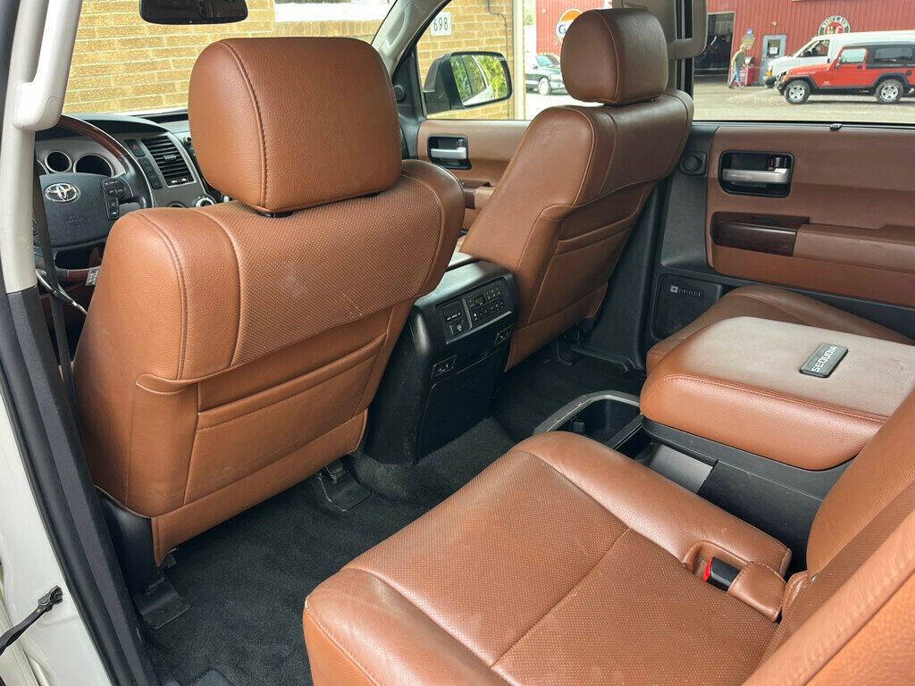 2013 Toyota Sequoia 33