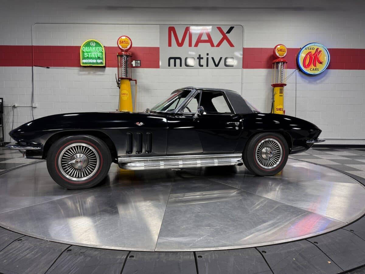 1966 Chevrolet Corvette 17