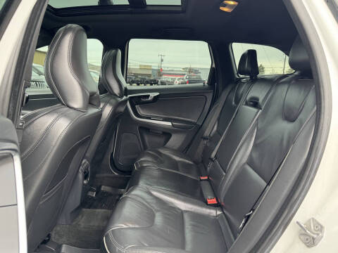 2016 Volvo XC60 T6 Drive-E R-Design Platinum