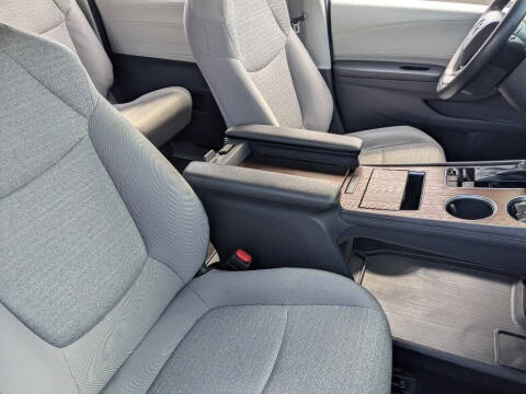 2021 Toyota Sienna LE 8-Passenger