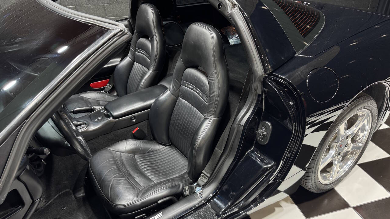 2004 Chevrolet Corvette 41