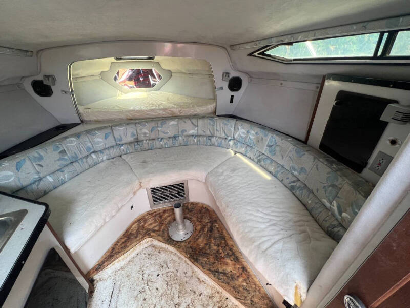 1990 Regal Commodore 265 Cabin Cruiser