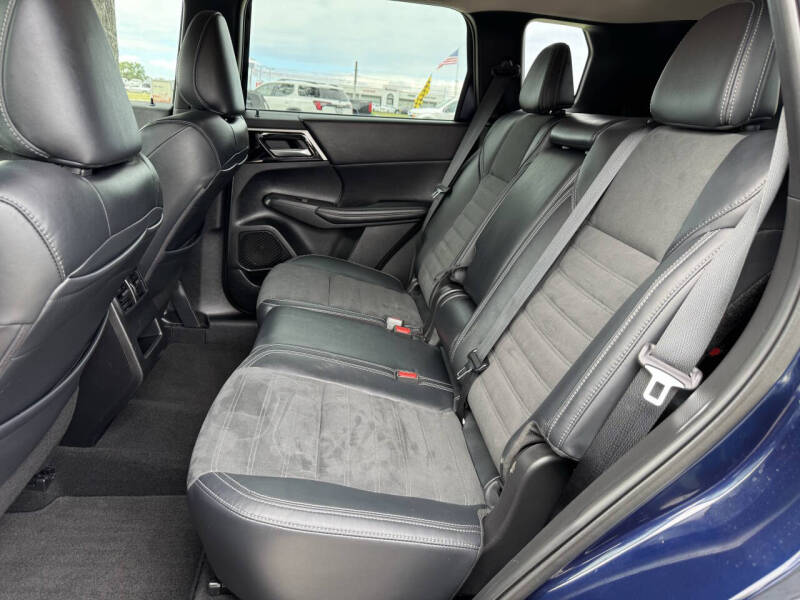2022 Mitsubishi Outlander SE