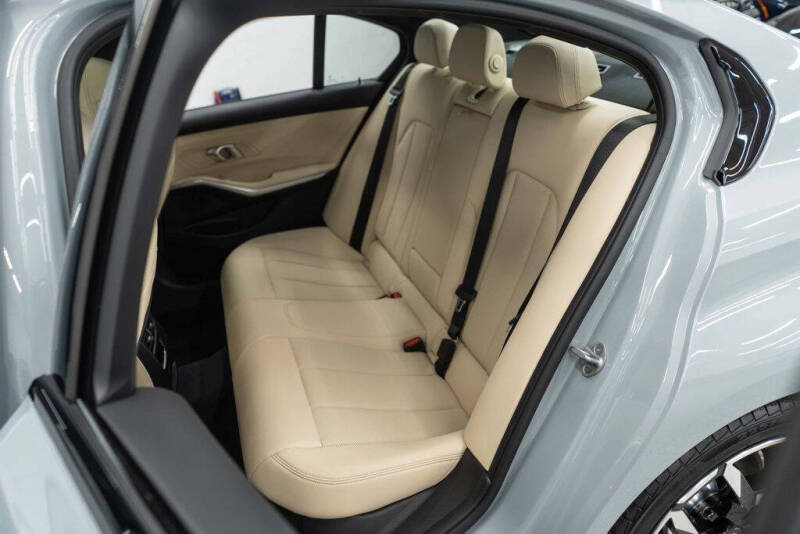 2025 BMW 3 Series 330i xDrive