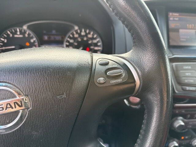 2016 Nissan Pathfinder SV