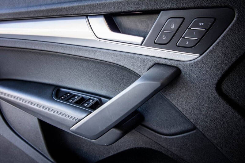 2020 Audi Q5 quattro Titanium Prem Pl 45 TFSI