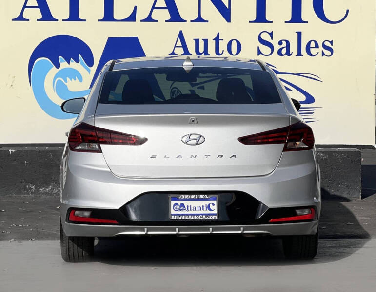 2020 Hyundai Elantra SEL photo 7