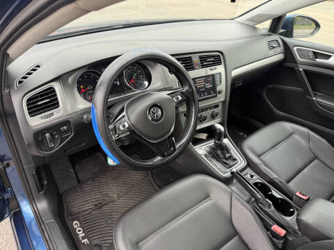 2016 Volkswagen Golf TSI SE