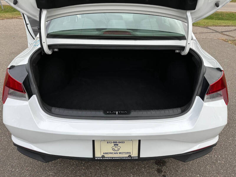 2022 Hyundai Elantra SE