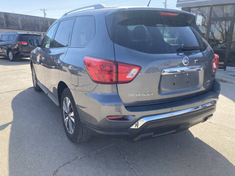 2017 Nissan Pathfinder SV