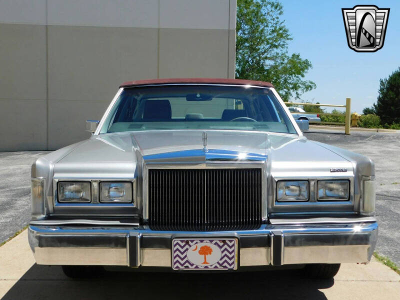 1988 Lincoln Town Car Signature