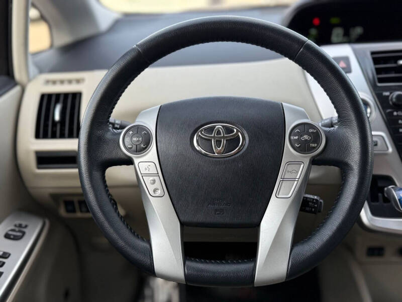 2014 Toyota Prius v Five