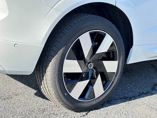 2025 Volvo XC60 T8 Plus Dark Theme