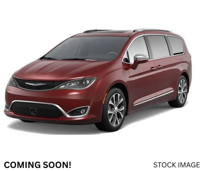 2017 Chrysler Pacifica Limited's photo