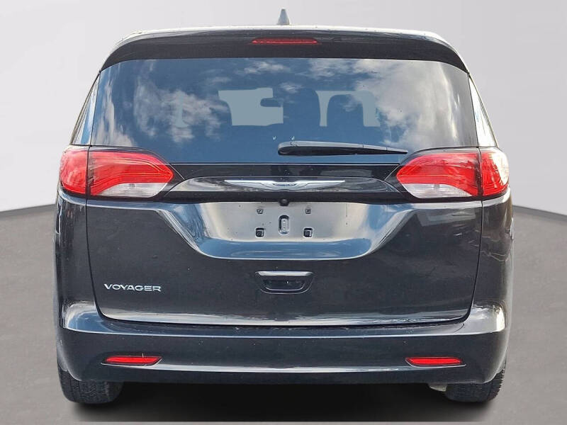 2020 Chrysler Voyager L