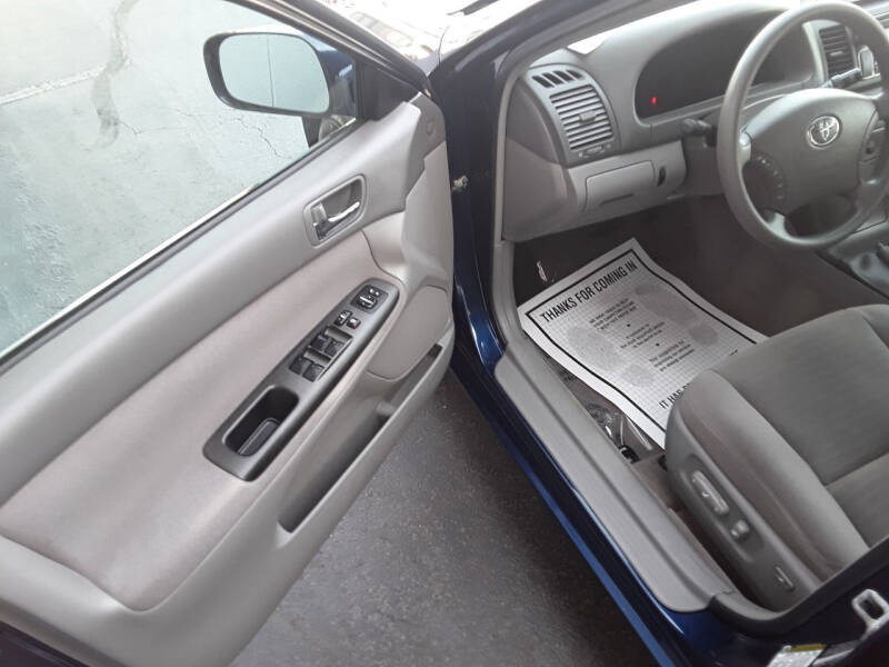 2005 Toyota Camry LE